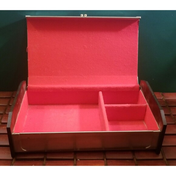 Vintage Medieval Style Metal Jewelry Box W/ Griffon Lion Coat of Arms 10"x6"x3" - Picture 4 of 9